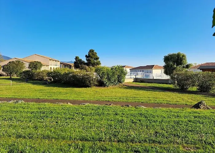 Avec Piscine A 2 Pas De La * Linguizzetta