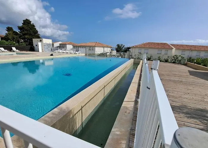 Avec Piscine A 2 Pas De La * Linguizzetta