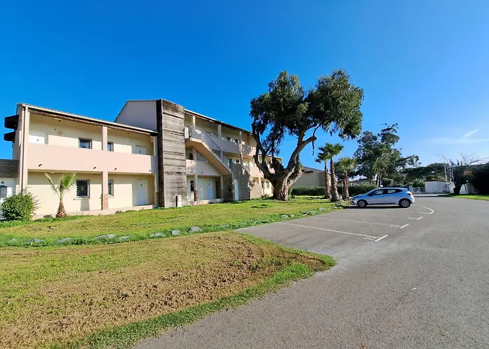 Apartment Avec Piscine A 2 Pas De La