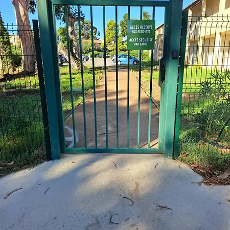 Avec Piscine A 2 Pas De La