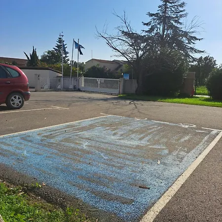 Apartment Avec Piscine A 2 Pas De La