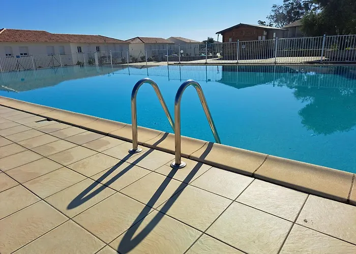 Avec Piscine A 2 Pas De La