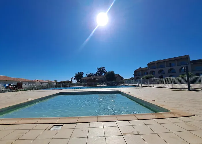 Avec Piscine A 2 Pas De La * Linguizzetta